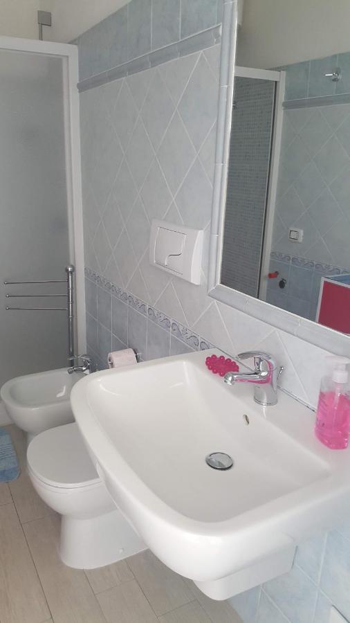 Ferienwohnung Fronte Mare Bella Vista Isola Rossa Exterior foto